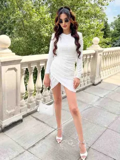 Adele escort in Paris