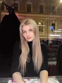 Mira escort in Paris