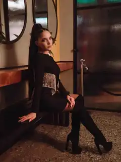 Elizabeth escort in Paris